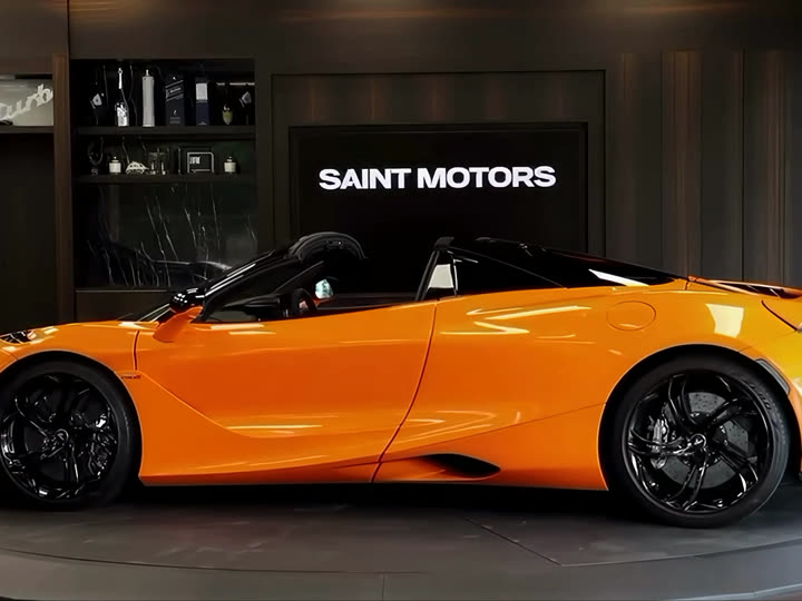 McLaren 750S Spider turning on a YılPlat, frame 6