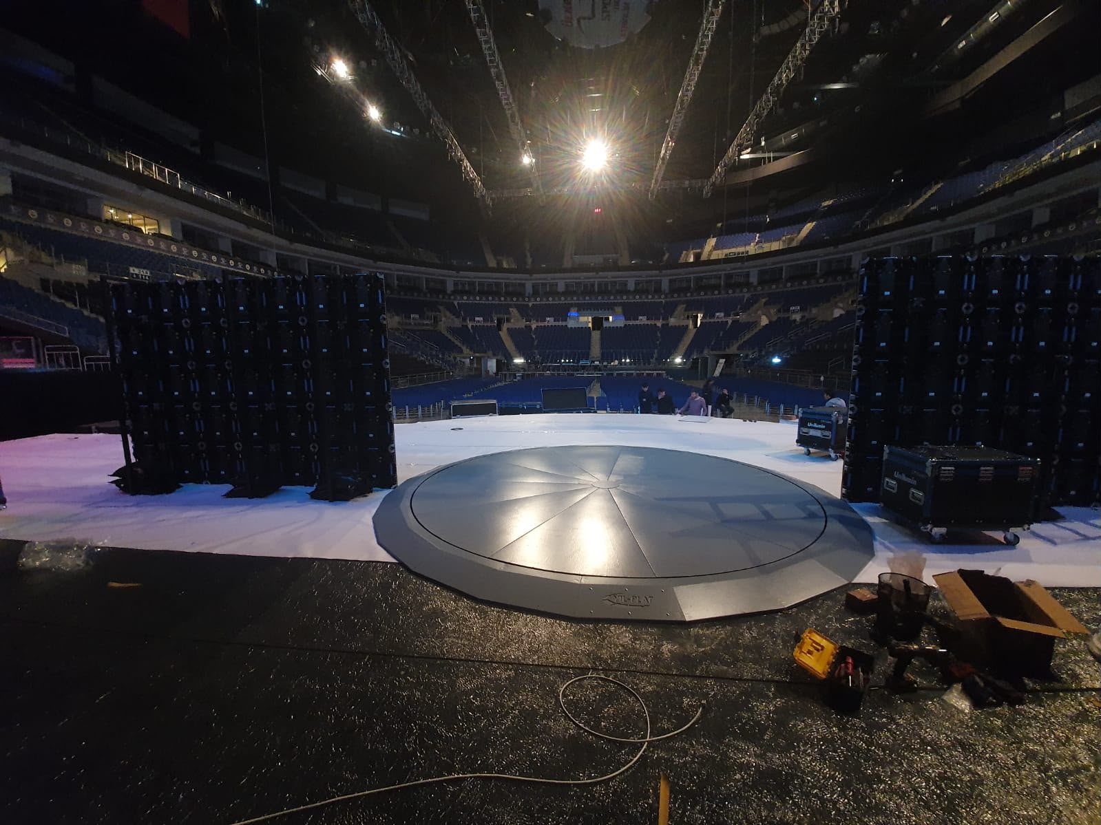 Turkcell etkinliği, arena zeminine kurulu YılPlat döner platformu