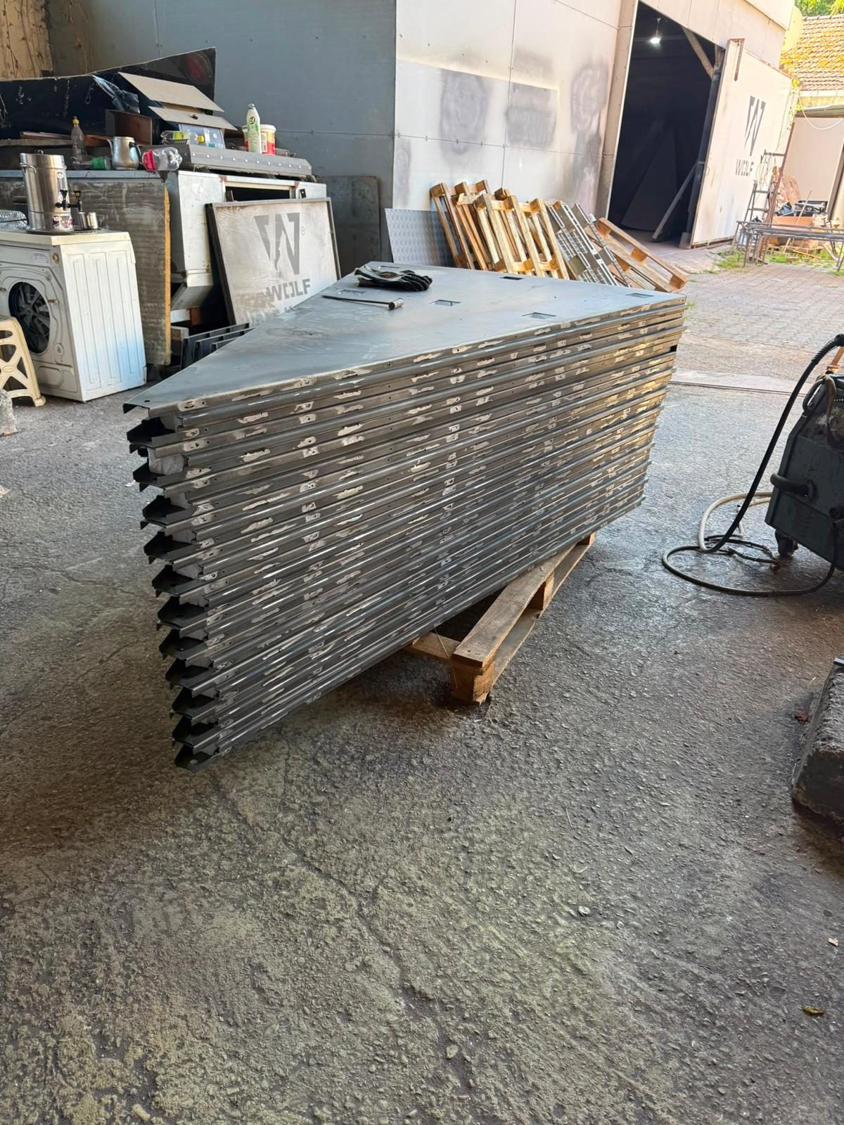S&S Motors — standard finish, ramps fitted